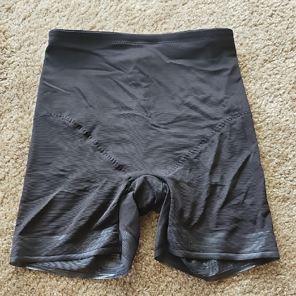 Miraclesuit Black Booty Lift Short Small